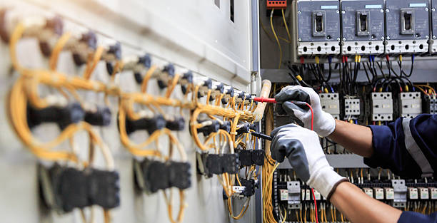 Professional Electrician technician working in Park Layne, OH